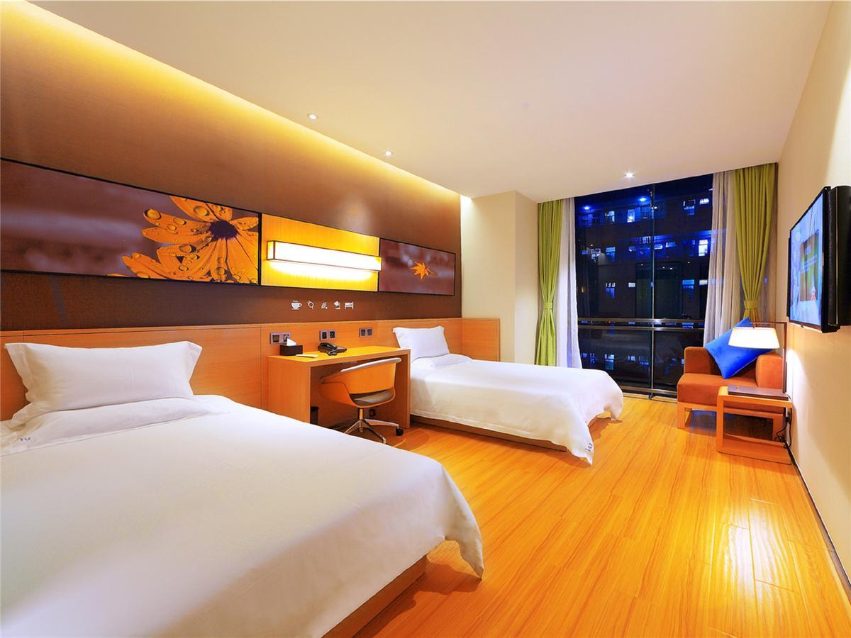 Iu Hotel Hezhou Bus Terminal Esterno foto